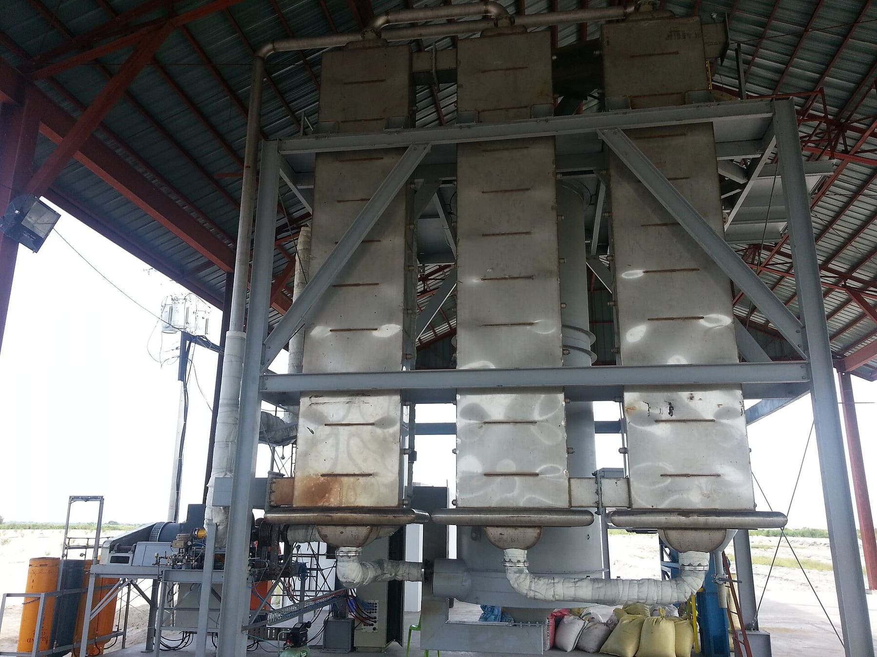 Gas turbine engine on a maintenance stand